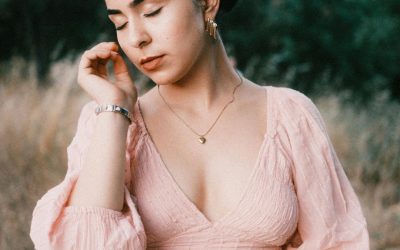 Femme pilier : charge mentale, fatigue émotionnelle, quand porter les autres finit par t’éloigner de Toi